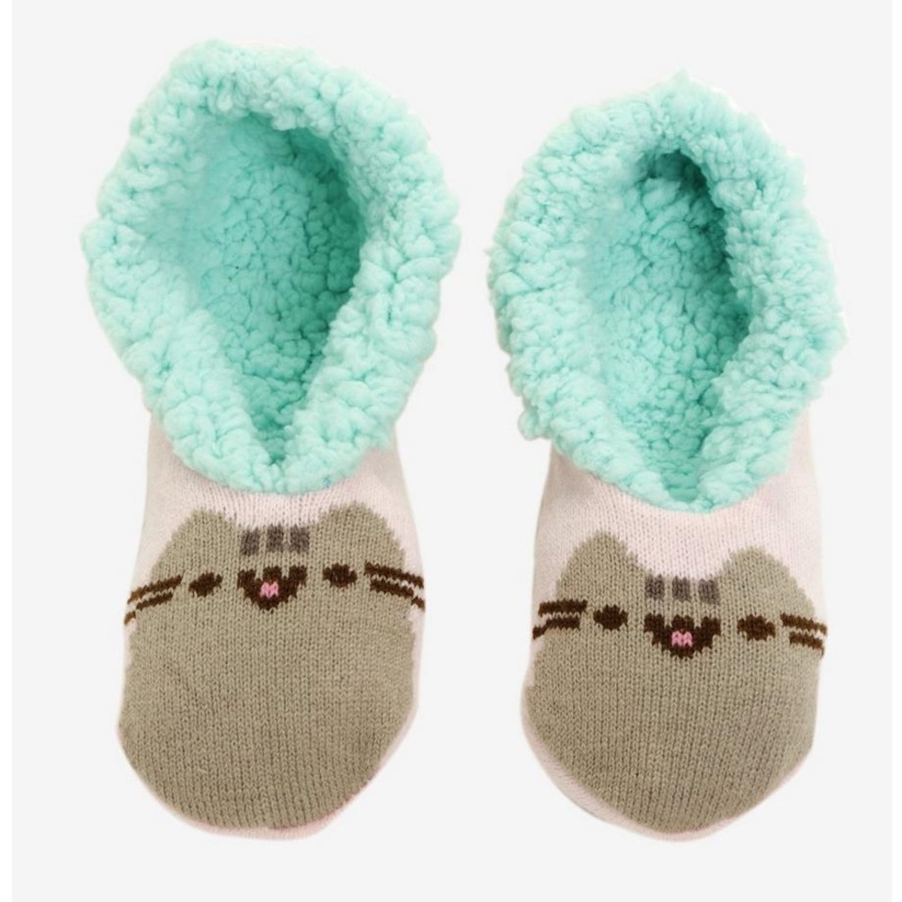 Pusheen Slippers 🖤